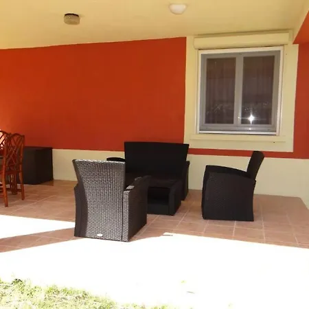 Апартаменти Beautiful 1bedroom With Terrace & Garden